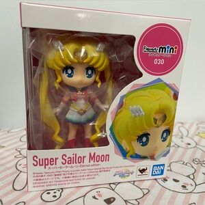 Super Sailor Moon Eternal Figuarts Mini Bandai Action Figure Toy New